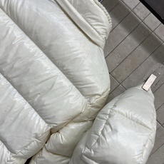 MO家 26秋冬新款 连帽亮面羽绒外套 亮面质感面料 自带光泽感 90白鹅绒蓬松填充 保暖不臃肿 帽子可拆卸 一衣两穿 MO家 26秋冬新款 连帽亮面羽绒外套 亮面质感面料 自带光泽感 90白鹅绒蓬松填充 保暖不臃肿 帽子可拆卸 一衣两穿