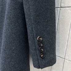 BC家 26秋冬新款 腰带羊毛西服 高级感灰调西装 含65羊毛 利落大翻领修饰颈部线条 单排扣设计兼顾简约与质感 自带复 BC家 26秋冬新款 腰带羊毛西服 高级感灰调西装 含65羊毛 利落大翻领修饰颈部线条 单排扣设计兼顾简约与质感 自带复