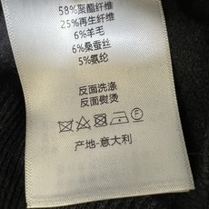 D家 26秋冬新款 毛呢高腰长裤 面料软糯厚实 保暖舒适 撞色字母腰头辨识度拉满 搭配抽绳设计 松紧随心调节 裤身log D家 26秋冬新款 毛呢高腰长裤 面料软糯厚实 保暖舒适 撞色字母腰头辨识度拉满 搭配抽绳设计 松紧随心调节 裤身log