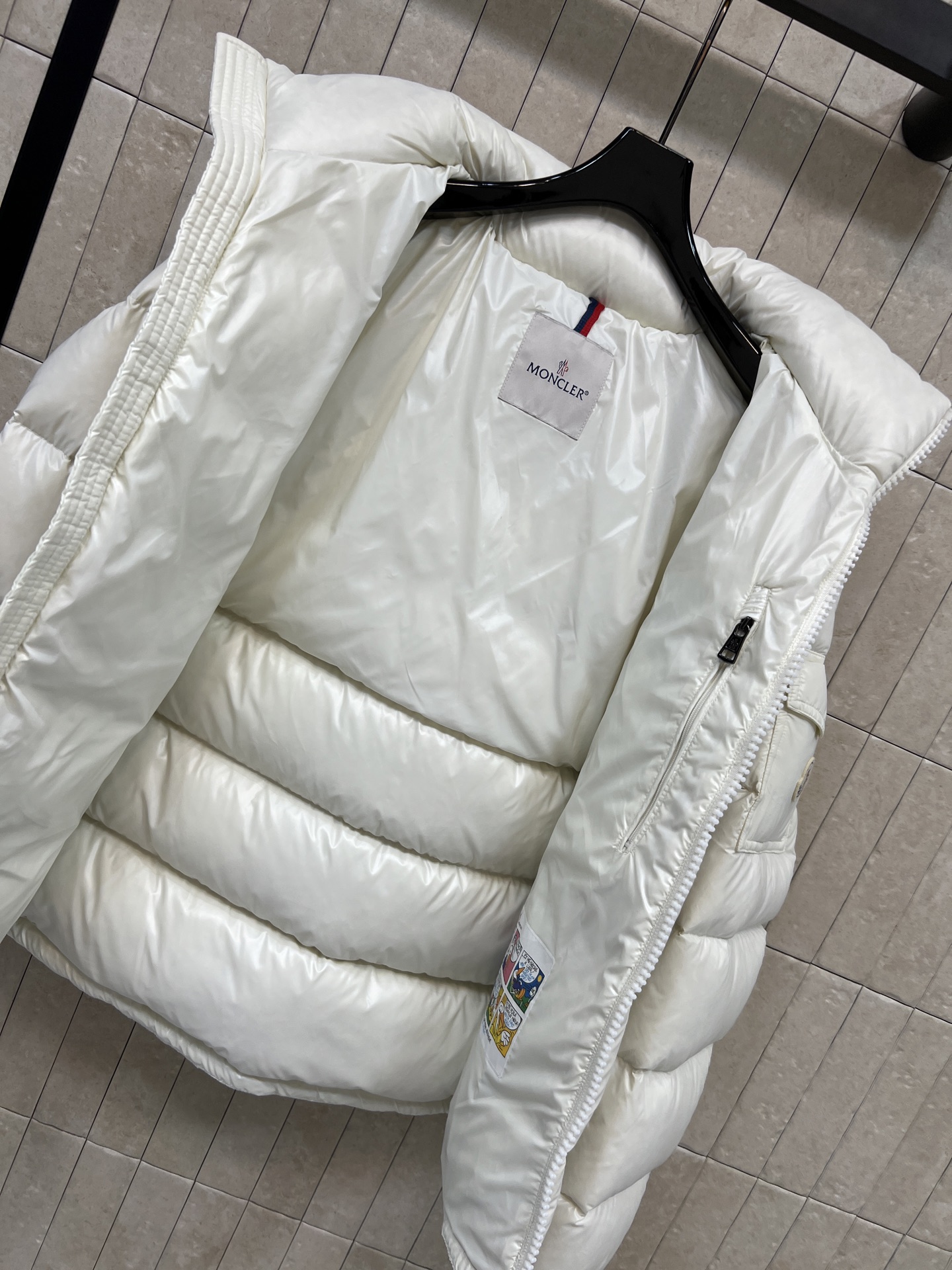 MO家 26秋冬新款 连帽立领玛雅羽绒服 帽子可拆卸 一衣两种穿法随心切换 棉质面料分格填充90白鹅绒 饱满均匀 蓬松不