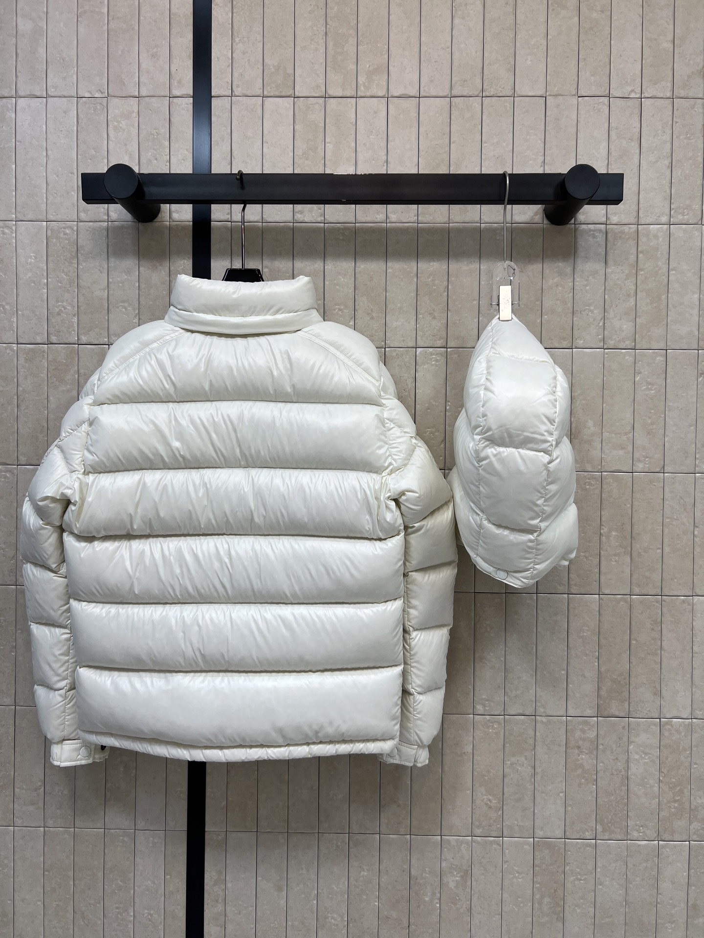 MO家 26秋冬新款 连帽立领玛雅羽绒服 帽子可拆卸 一衣两种穿法随心切换 棉质面料分格填充90白鹅绒 饱满均匀 蓬松不