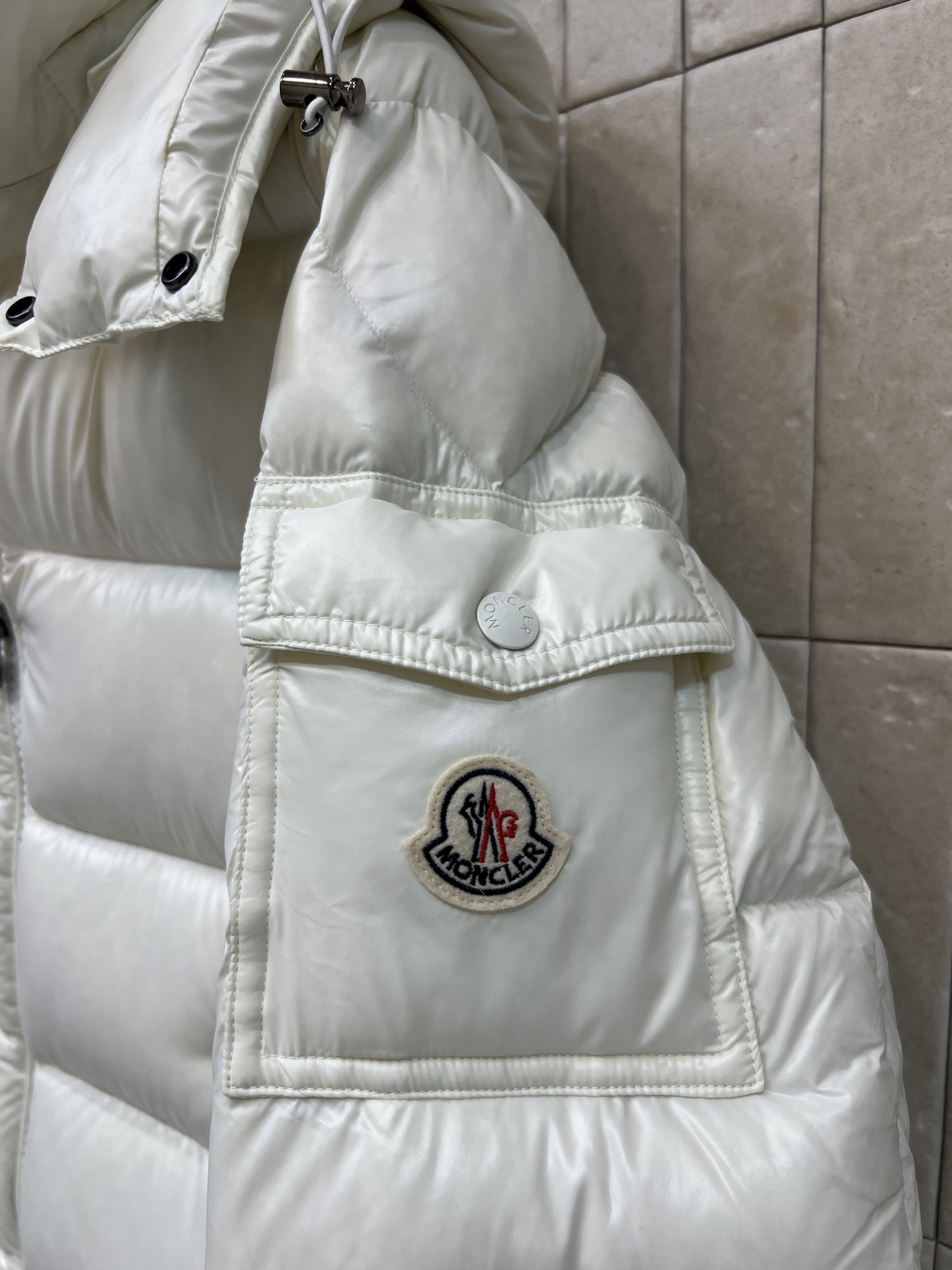 MO家 26秋冬新款 连帽立领玛雅羽绒服 帽子可拆卸 一衣两种穿法随心切换 棉质面料分格填充90白鹅绒 饱满均匀 蓬松不