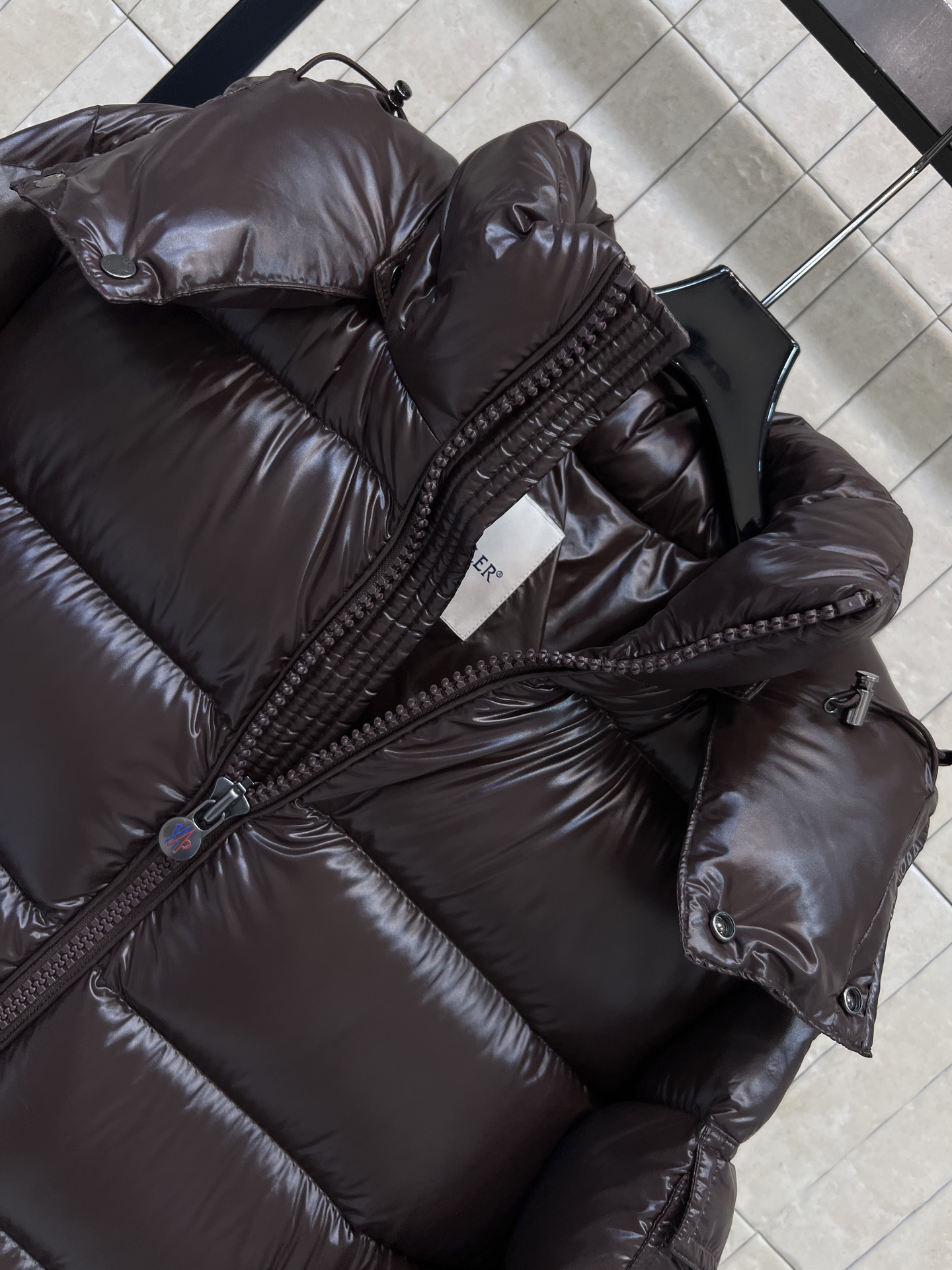 MO家 26秋冬新款 连帽立领玛雅羽绒服 帽子可拆卸 一衣两种穿法随心切换 棉质面料分格填充90白鹅绒 饱满均匀 蓬松不