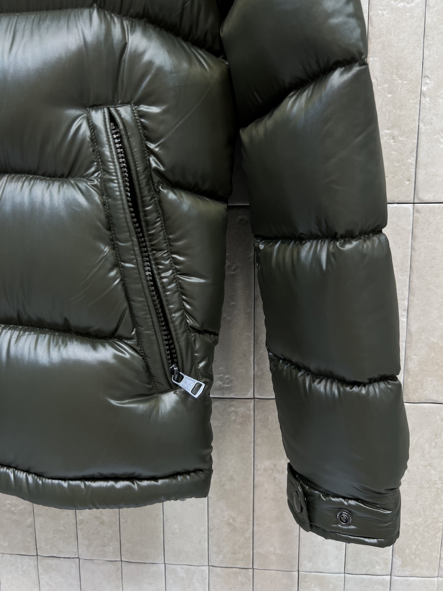 MO家 26秋冬新款 连帽立领玛雅羽绒服 帽子可拆卸 一衣两种穿法随心切换 棉质面料分格填充90白鹅绒 饱满均匀 蓬松不