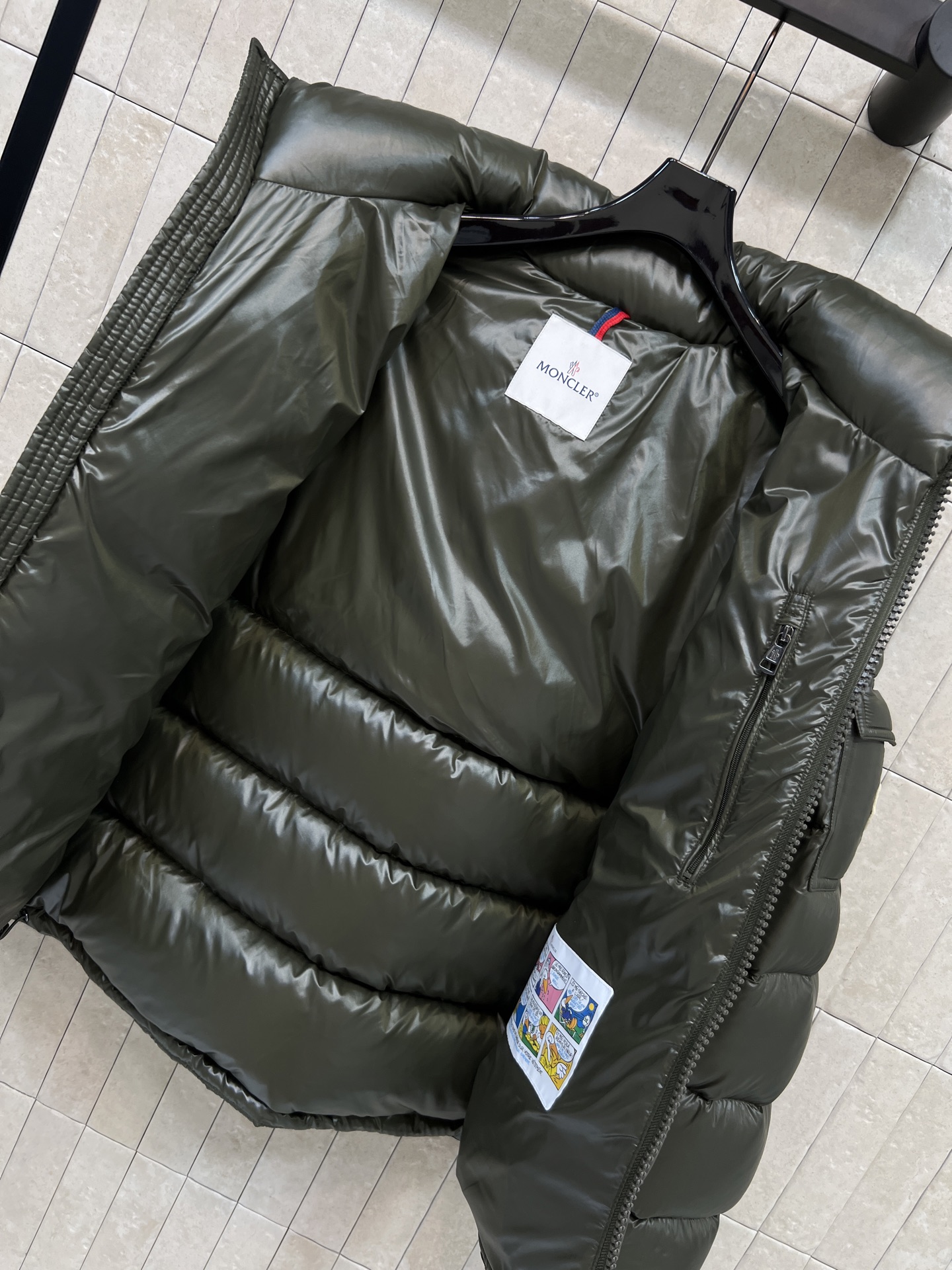 MO家 26秋冬新款 连帽立领玛雅羽绒服 帽子可拆卸 一衣两种穿法随心切换 棉质面料分格填充90白鹅绒 饱满均匀 蓬松不
