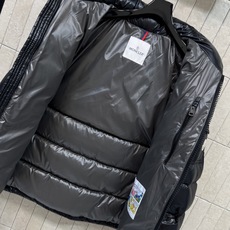 MO家 26秋冬新款 连帽立领玛雅羽绒服 帽子可拆卸 一衣两种穿法随心切换 棉质面料分格填充90白鹅绒 饱满均匀 蓬松不 MO家 26秋冬新款 连帽立领玛雅羽绒服 帽子可拆卸 一衣两种穿法随心切换 棉质面料分格填充90白鹅绒 饱满均匀 蓬松不