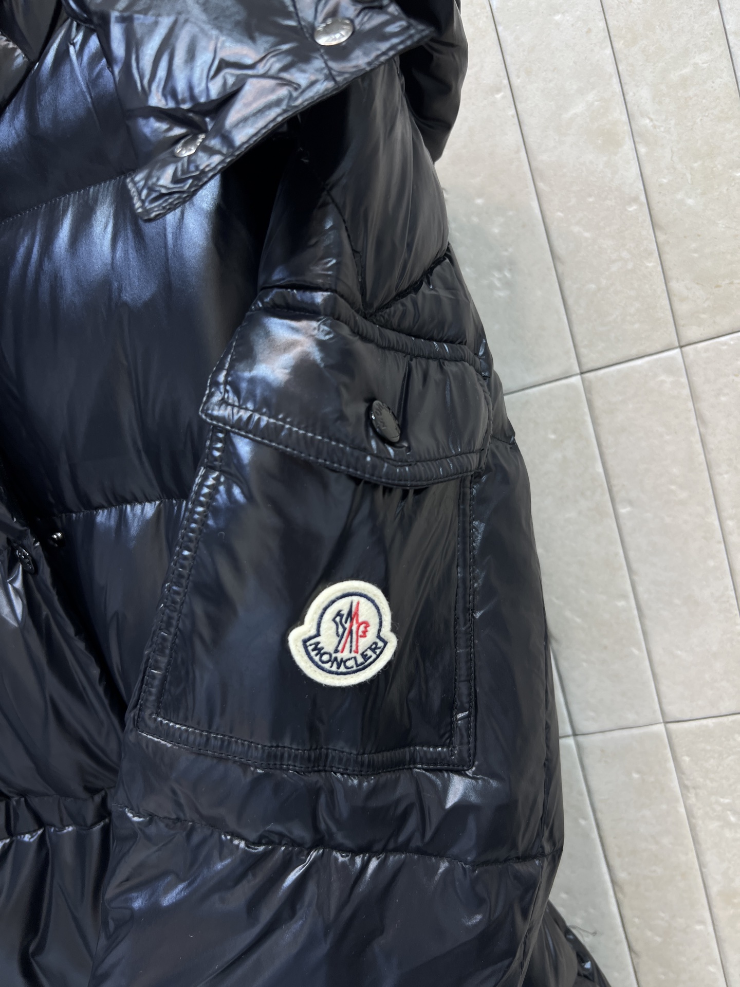 MO家 26秋冬新款 收腰连帽长款羽绒服 可拆卸连帽+高领设计 全方位防风保暖 腰部内置抽绳可自由调节 收紧腰线摆脱臃肿