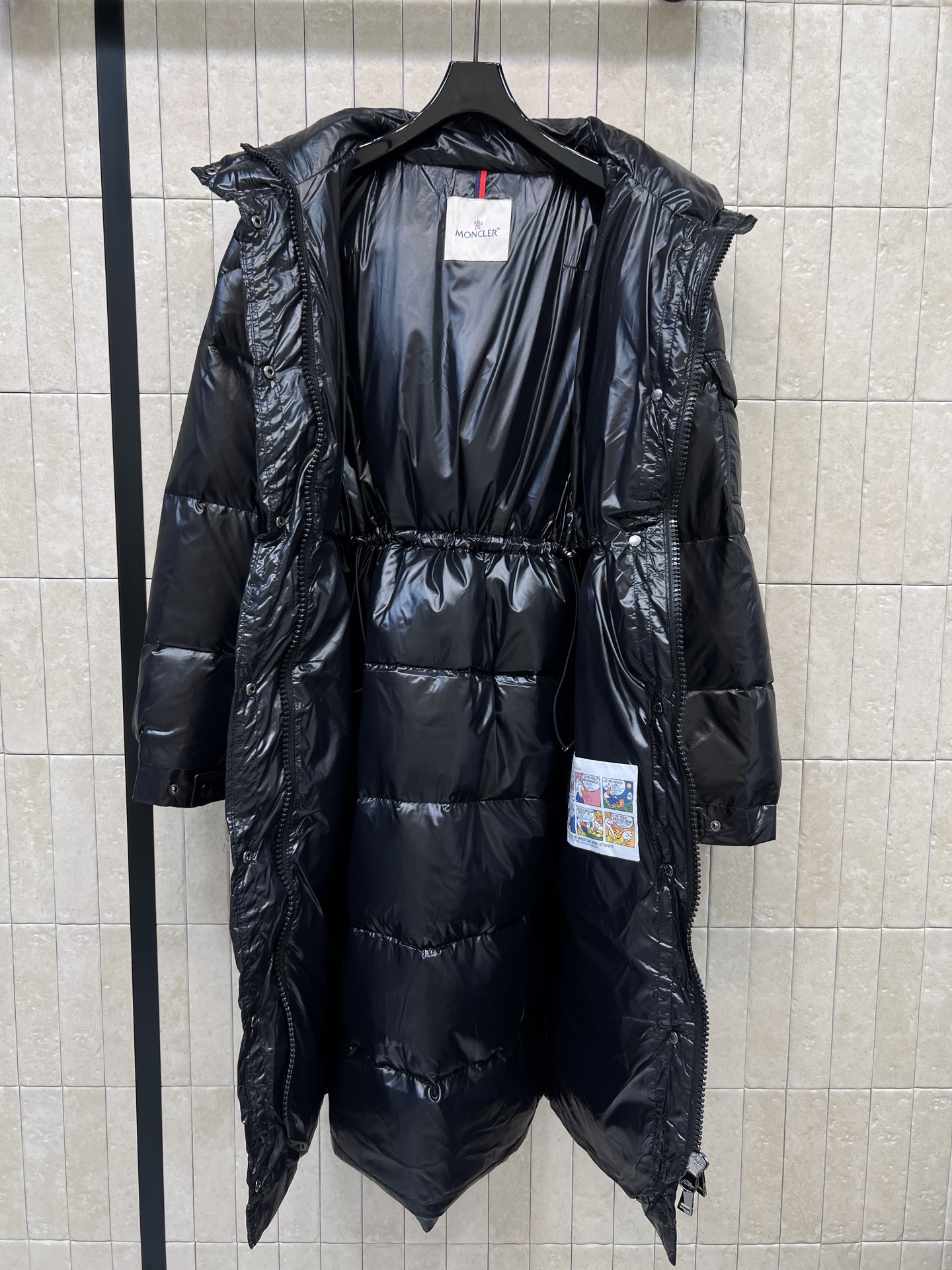 MO家 26秋冬新款 收腰连帽长款羽绒服 可拆卸连帽+高领设计 全方位防风保暖 腰部内置抽绳可自由调节 收紧腰线摆脱臃肿