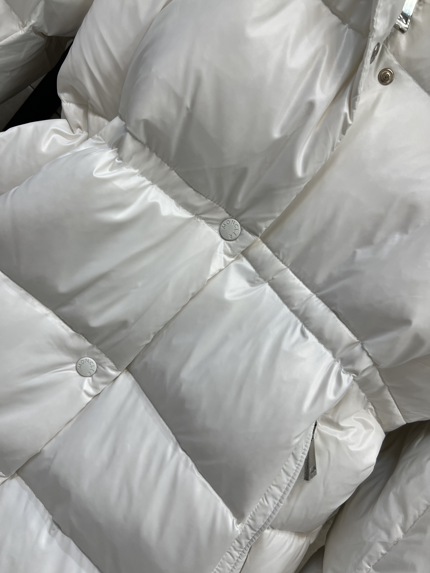 MO家 26秋冬新款 收腰连帽长款羽绒服 可拆卸连帽+高领设计 全方位防风保暖 腰部内置抽绳可自由调节 收紧腰线摆脱臃肿