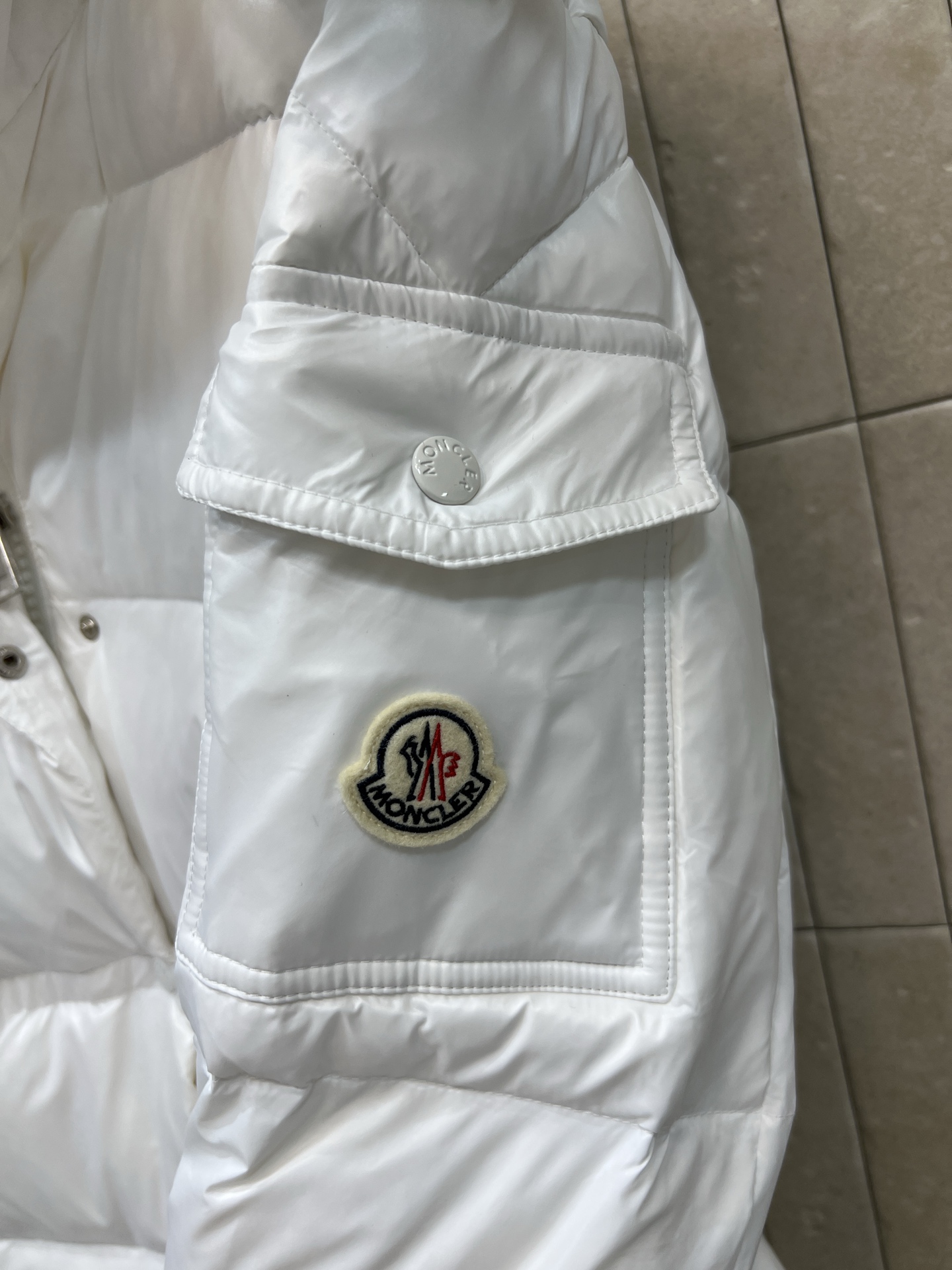 MO家 26秋冬新款 收腰连帽长款羽绒服 可拆卸连帽+高领设计 全方位防风保暖 腰部内置抽绳可自由调节 收紧腰线摆脱臃肿