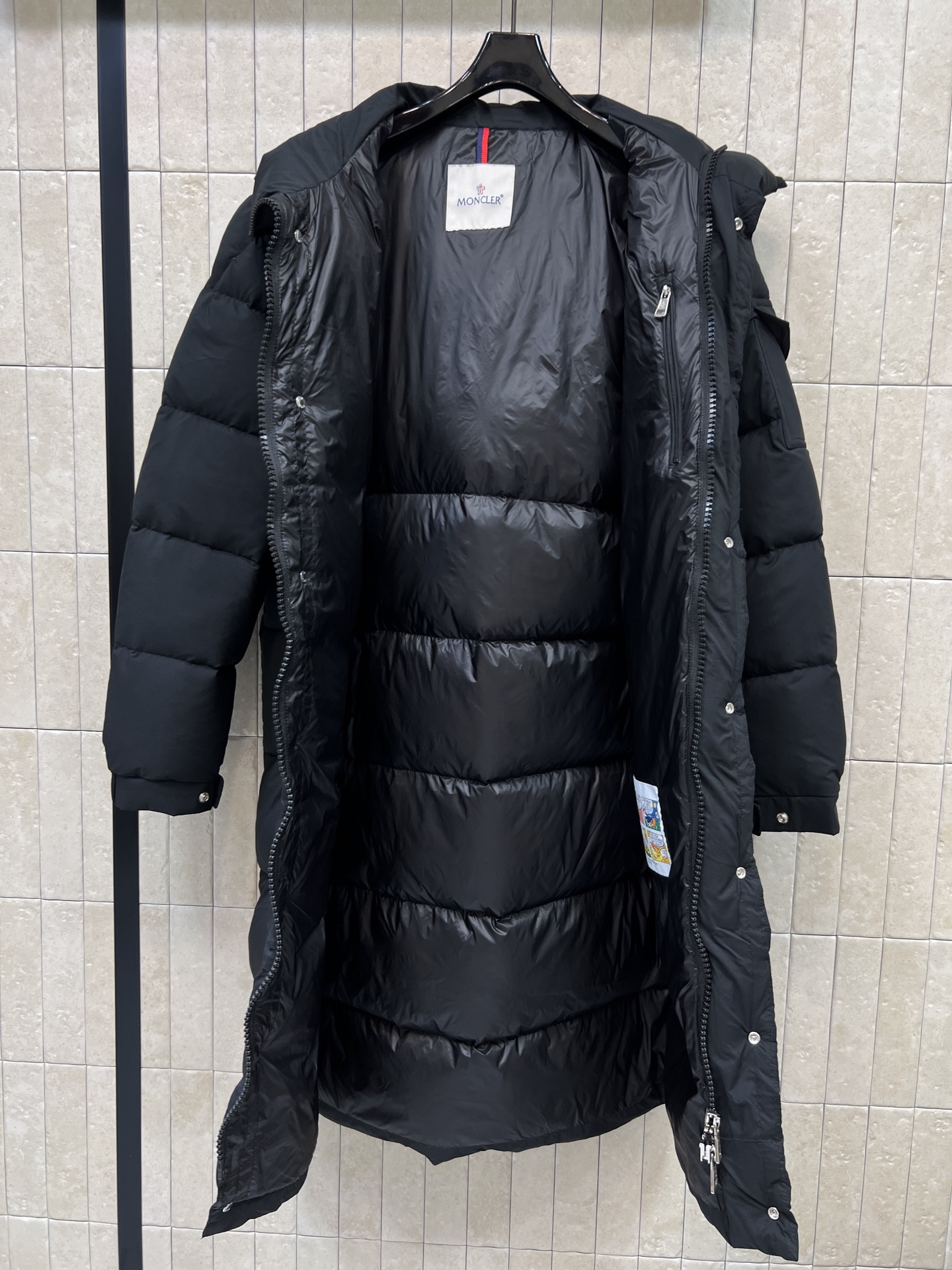 MO家 26秋冬新款 黑色连帽长裤羽绒服 长款版型 可拆卸帽子+立领设计 轻松遮盖胯部与腿部 防风御寒 棉质面料90白鹅