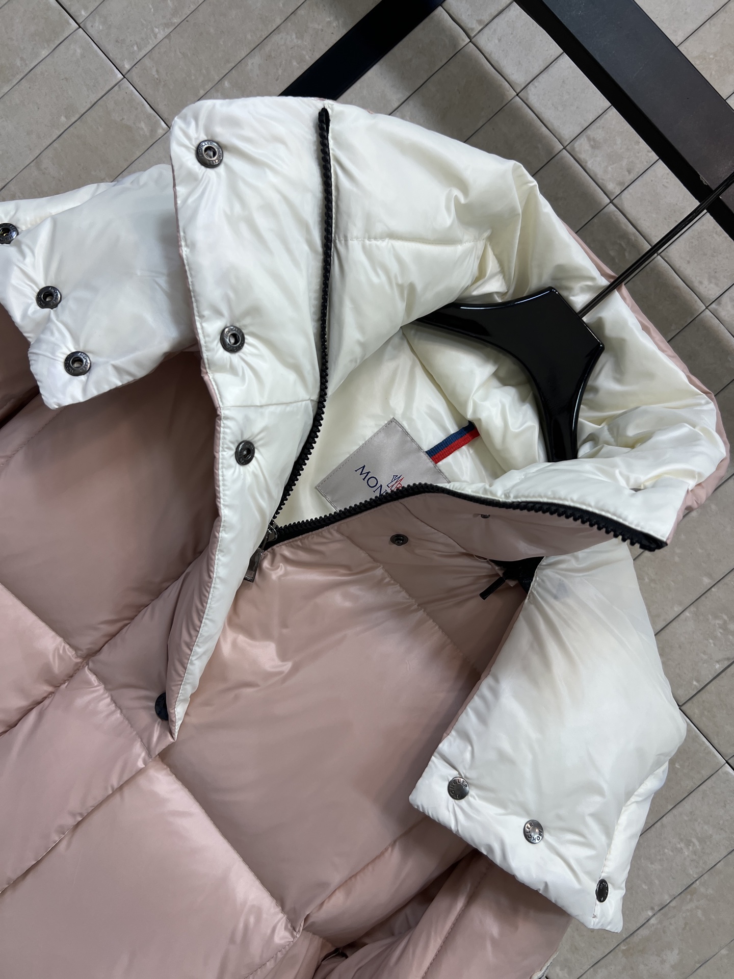 MO家 26秋冬新款 连帽立领面包羽绒服 立领搭配可拆卸帽子 一衣两穿灵活切换 防风保暖 尼龙面料 90羽绒填充饱满蓬松