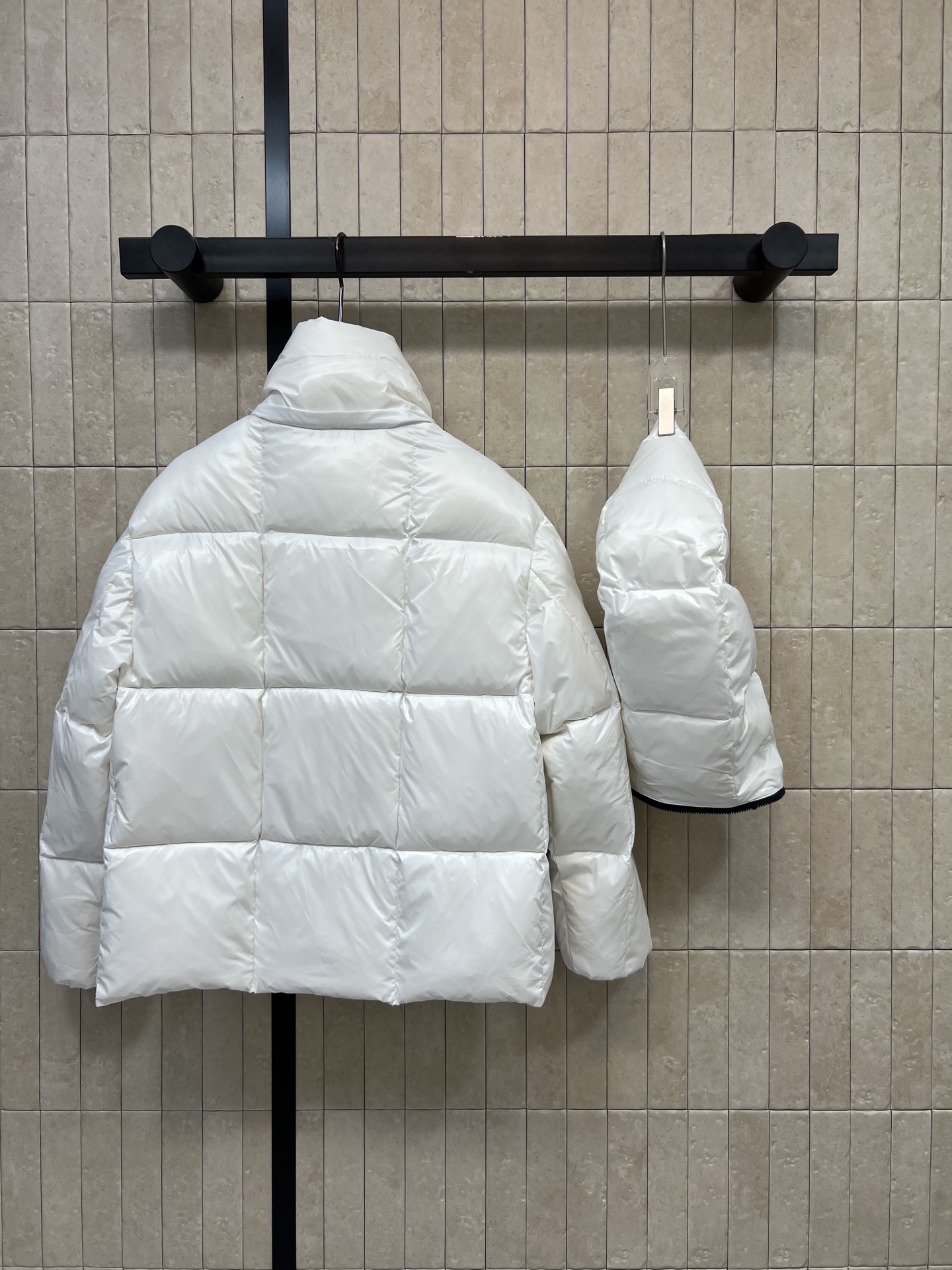 MO家 26秋冬新款 连帽立领面包羽绒服 立领搭配可拆卸帽子 一衣两穿灵活切换 防风保暖 尼龙面料 90羽绒填充饱满蓬松