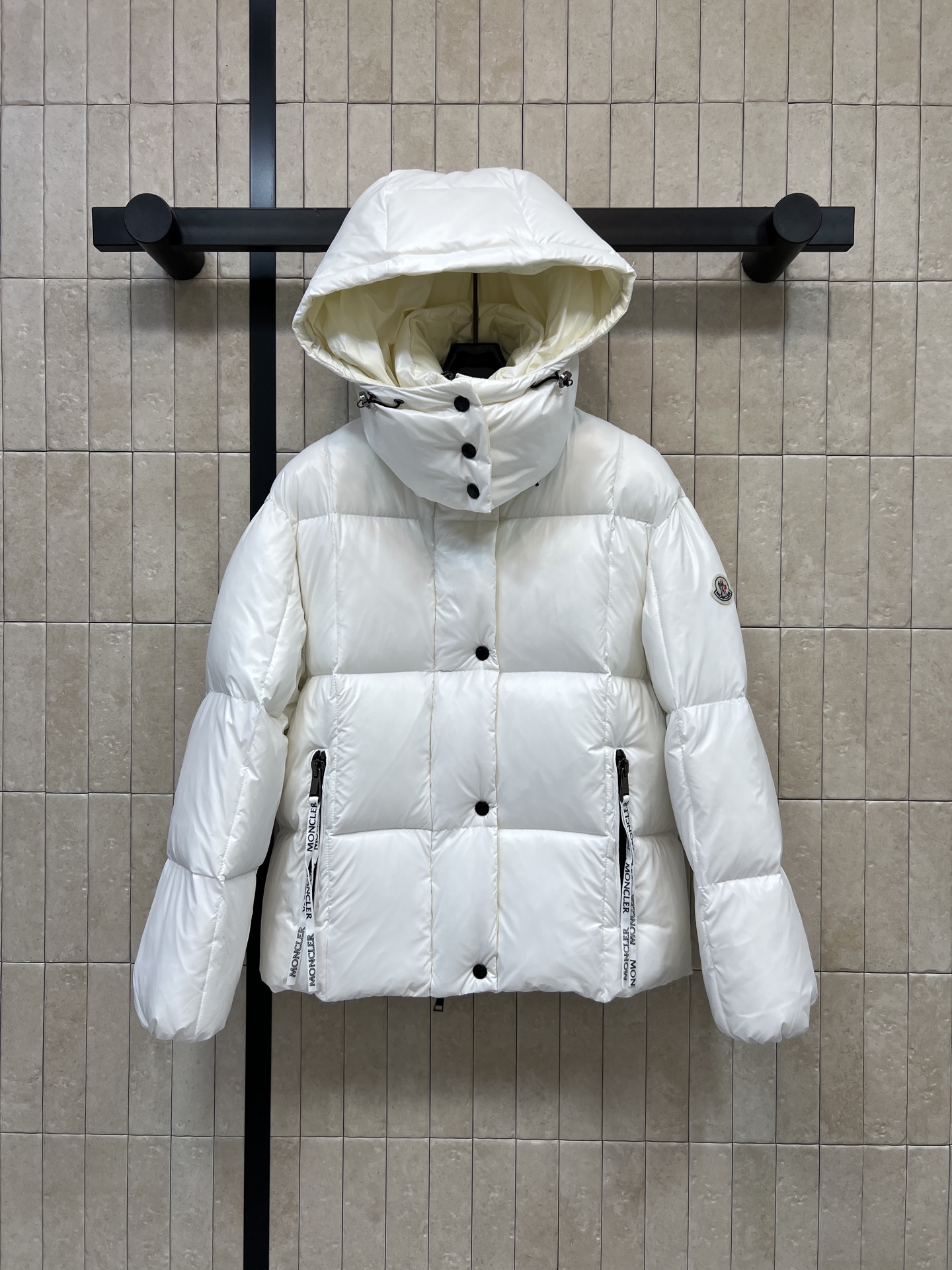 MO家 26秋冬新款 连帽立领面包羽绒服 立领搭配可拆卸帽子 一衣两穿灵活切换 防风保暖 尼龙面料 90羽绒填充饱满蓬松