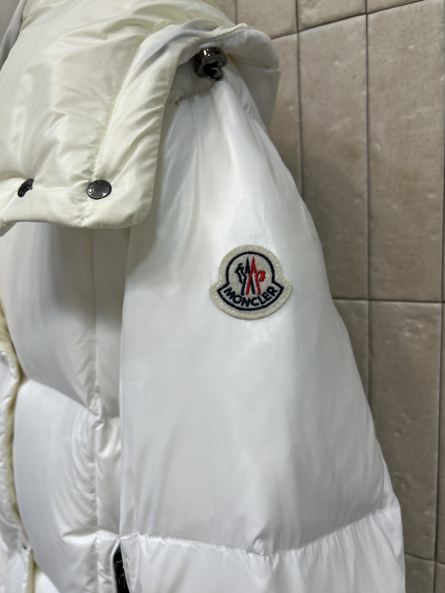 MO家 26秋冬新款 连帽立领面包羽绒服 立领搭配可拆卸帽子 一衣两穿灵活切换 防风保暖 尼龙面料 90羽绒填充饱满蓬松
