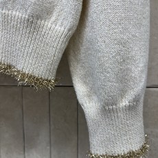 D家 26秋冬新款 圆领针织长袖上衣 山羊绒针织面料 圆领基础版型 上身简约大方 衣身闪亮纱线星星提花 灵动俏皮 自带吸 D家 26秋冬新款 圆领针织长袖上衣 山羊绒针织面料 圆领基础版型 上身简约大方 衣身闪亮纱线星星提花 灵动俏皮 自带吸