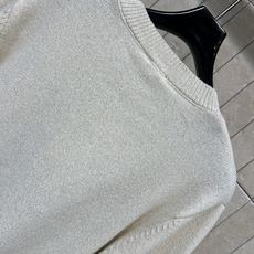 D家 26秋冬新款 圆领针织长袖上衣 山羊绒针织面料 圆领基础版型 上身简约大方 衣身闪亮纱线星星提花 灵动俏皮 自带吸 D家 26秋冬新款 圆领针织长袖上衣 山羊绒针织面料 圆领基础版型 上身简约大方 衣身闪亮纱线星星提花 灵动俏皮 自带吸