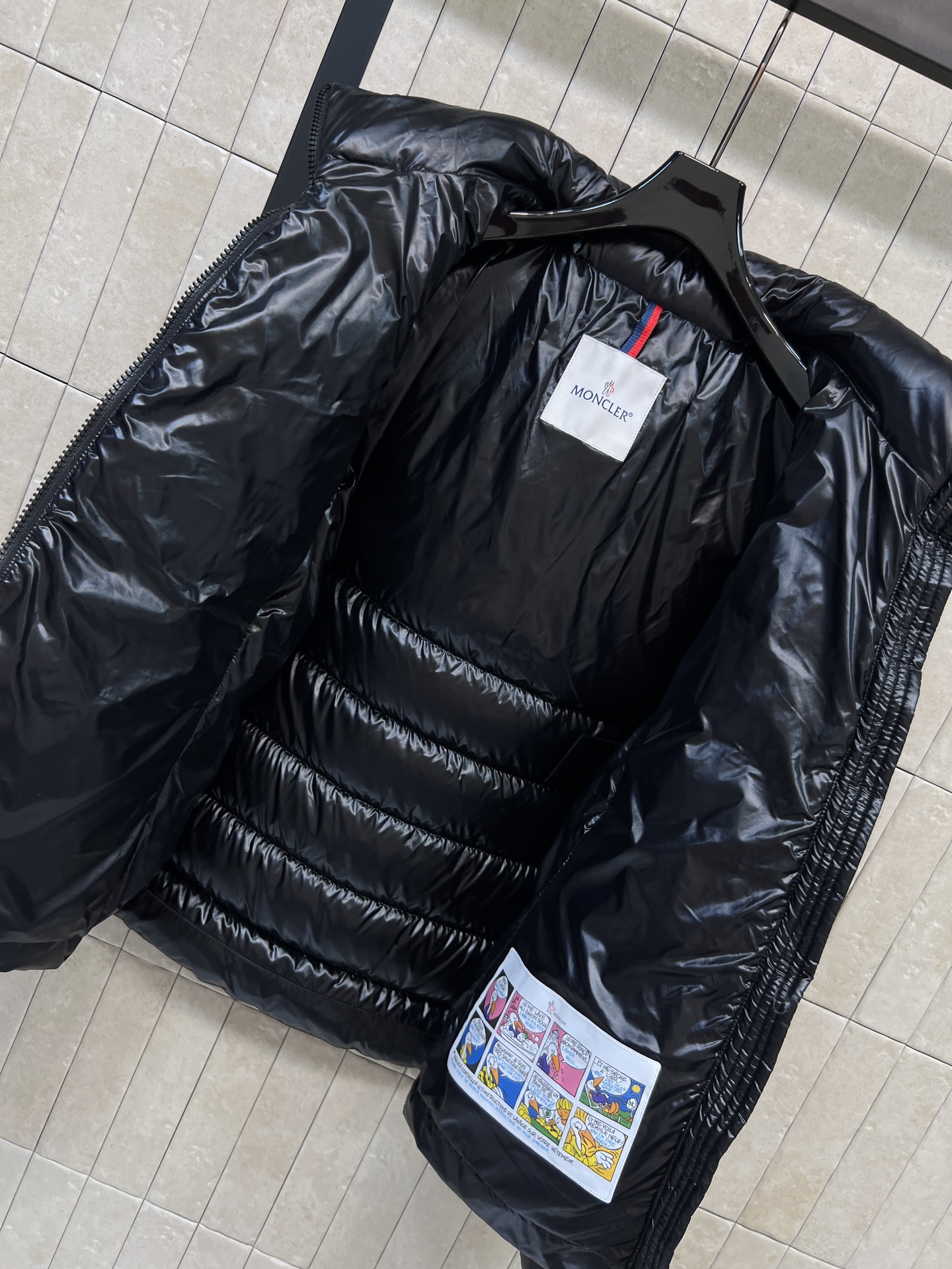 MO家 26秋冬新款 连帽亮面收腰羽绒服 帽子可拆卸 轻松切换连帽 立领两种造型 棉质面料分格90白鹅绒填充 饱满轻盈 