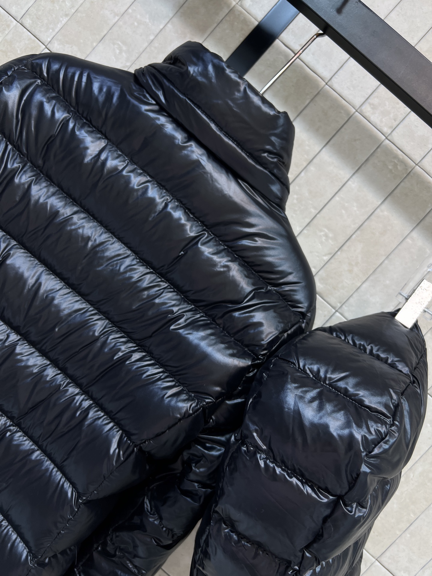 MO家 26秋冬新款 连帽亮面收腰羽绒服 帽子可拆卸 轻松切换连帽 立领两种造型 棉质面料分格90白鹅绒填充 饱满轻盈 