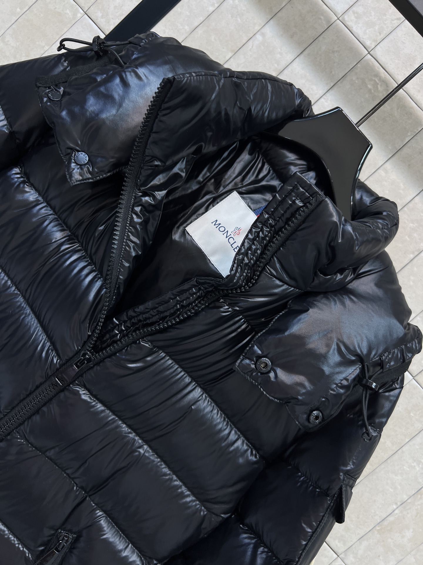 MO家 26秋冬新款 连帽亮面收腰羽绒服 帽子可拆卸 轻松切换连帽 立领两种造型 棉质面料分格90白鹅绒填充 饱满轻盈 
