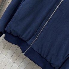 D家 26秋冬新款 双面穿夹克外套 一面暗纹提花面料 顺滑低调 一面毛绒内里 软糯亲肤保暖 立领拉链设计 松紧收口袖口下 D家 26秋冬新款 双面穿夹克外套 一面暗纹提花面料 顺滑低调 一面毛绒内里 软糯亲肤保暖 立领拉链设计 松紧收口袖口下