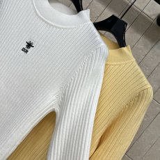 D家 26秋冬新款 半高领长袖针织上衣 羊毛针织面料 柔软群富 弹力适中 简约半高领设计 贴合颈部不闷不勒 竖向坑条肌 D家 26秋冬新款 半高领长袖针织上衣 羊毛针织面料 柔软群富 弹力适中 简约半高领设计 贴合颈部不闷不勒 竖向坑条肌
