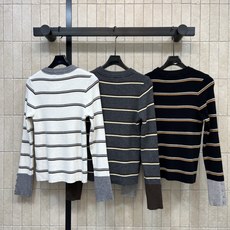 D家 26秋冬新款 撞色条纹针织上衣 羊毛针织面料 弹力在线 经典横条纹设计 圆领贴合颈部 胸前logo低调精致 袖口撞 D家 26秋冬新款 撞色条纹针织上衣 羊毛针织面料 弹力在线 经典横条纹设计 圆领贴合颈部 胸前logo低调精致 袖口撞
