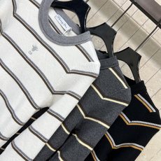 D家 26秋冬新款 撞色条纹针织上衣 羊毛针织面料 弹力在线 经典横条纹设计 圆领贴合颈部 胸前logo低调精致 袖口撞 D家 26秋冬新款 撞色条纹针织上衣 羊毛针织面料 弹力在线 经典横条纹设计 圆领贴合颈部 胸前logo低调精致 袖口撞