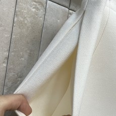 D家 26秋冬新款 蕾丝拼接高腰短裙 面料挺括不易皱 含77羊毛 简约高腰版型 轻松拉高腰线 侧边与下摆拼接精致波浪蕾丝 D家 26秋冬新款 蕾丝拼接高腰短裙 面料挺括不易皱 含77羊毛 简约高腰版型 轻松拉高腰线 侧边与下摆拼接精致波浪蕾丝