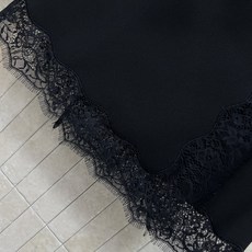 D家 26秋冬新款 蕾丝拼接高腰短裙 面料挺括不易皱 含77羊毛 简约高腰版型 轻松拉高腰线 侧边与下摆拼接精致波浪蕾丝 D家 26秋冬新款 蕾丝拼接高腰短裙 面料挺括不易皱 含77羊毛 简约高腰版型 轻松拉高腰线 侧边与下摆拼接精致波浪蕾丝