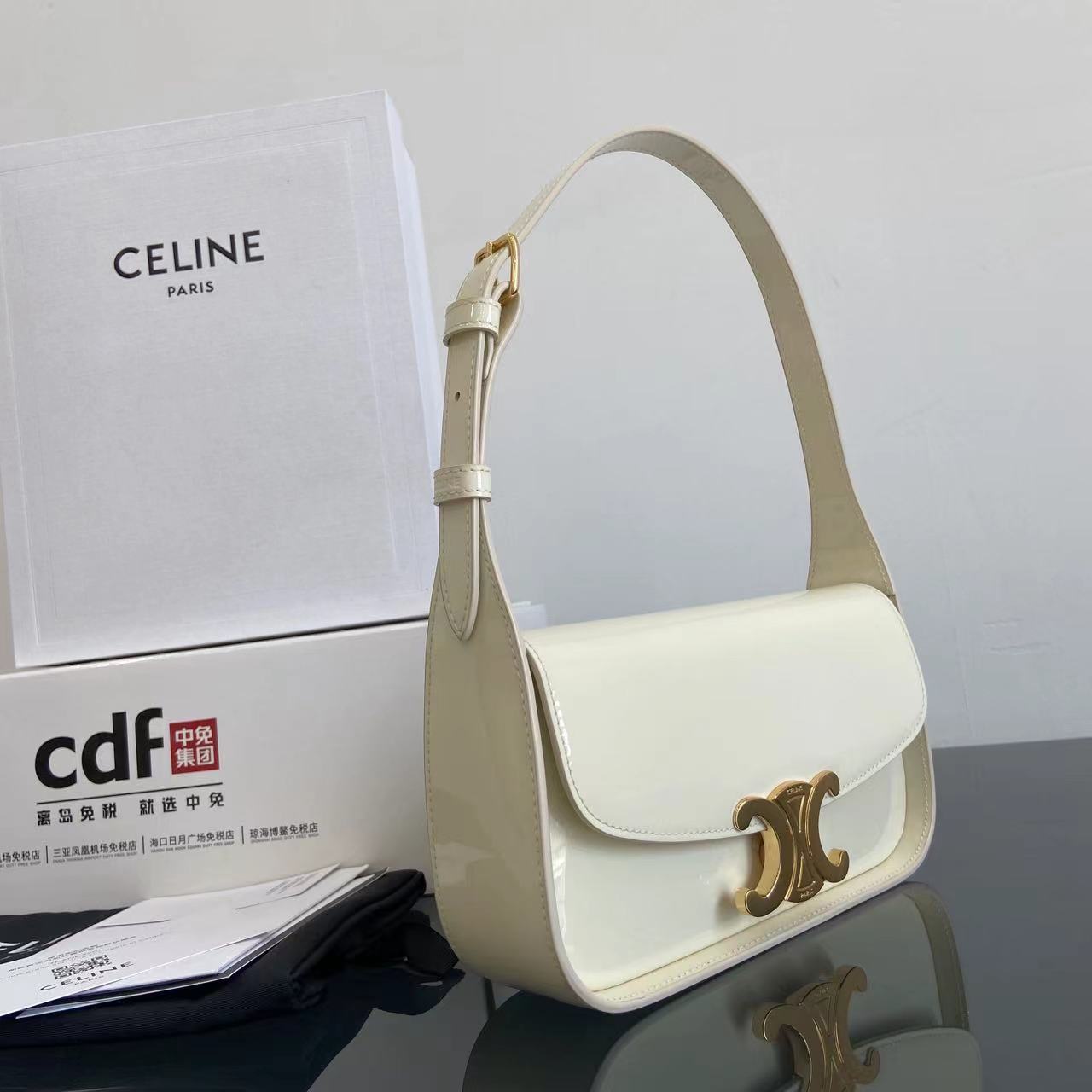 Fendis new upgraded model is the first high-end product, upgraded version, original leather