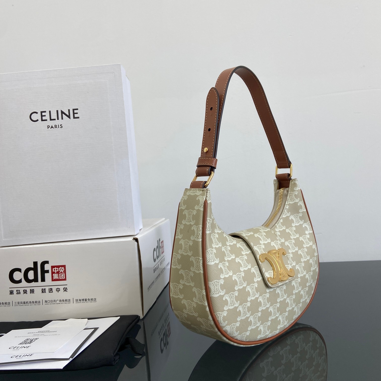 Fendi's new and upgraded model debuts at a premium level. (upgraded version)