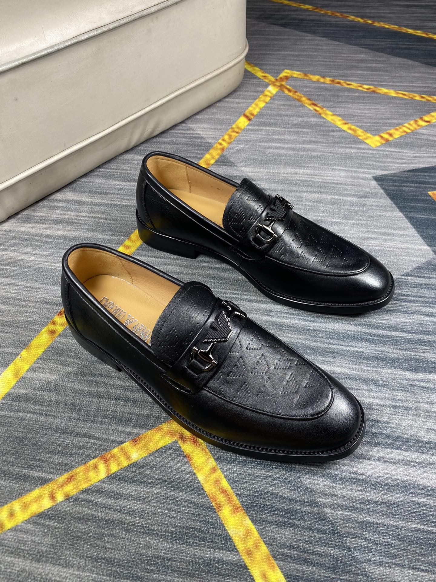 Zapatos de cuero casuales de negocios Gucci 👞, zapatos casuales sin cordones. La parte superior está hecha de piel de …