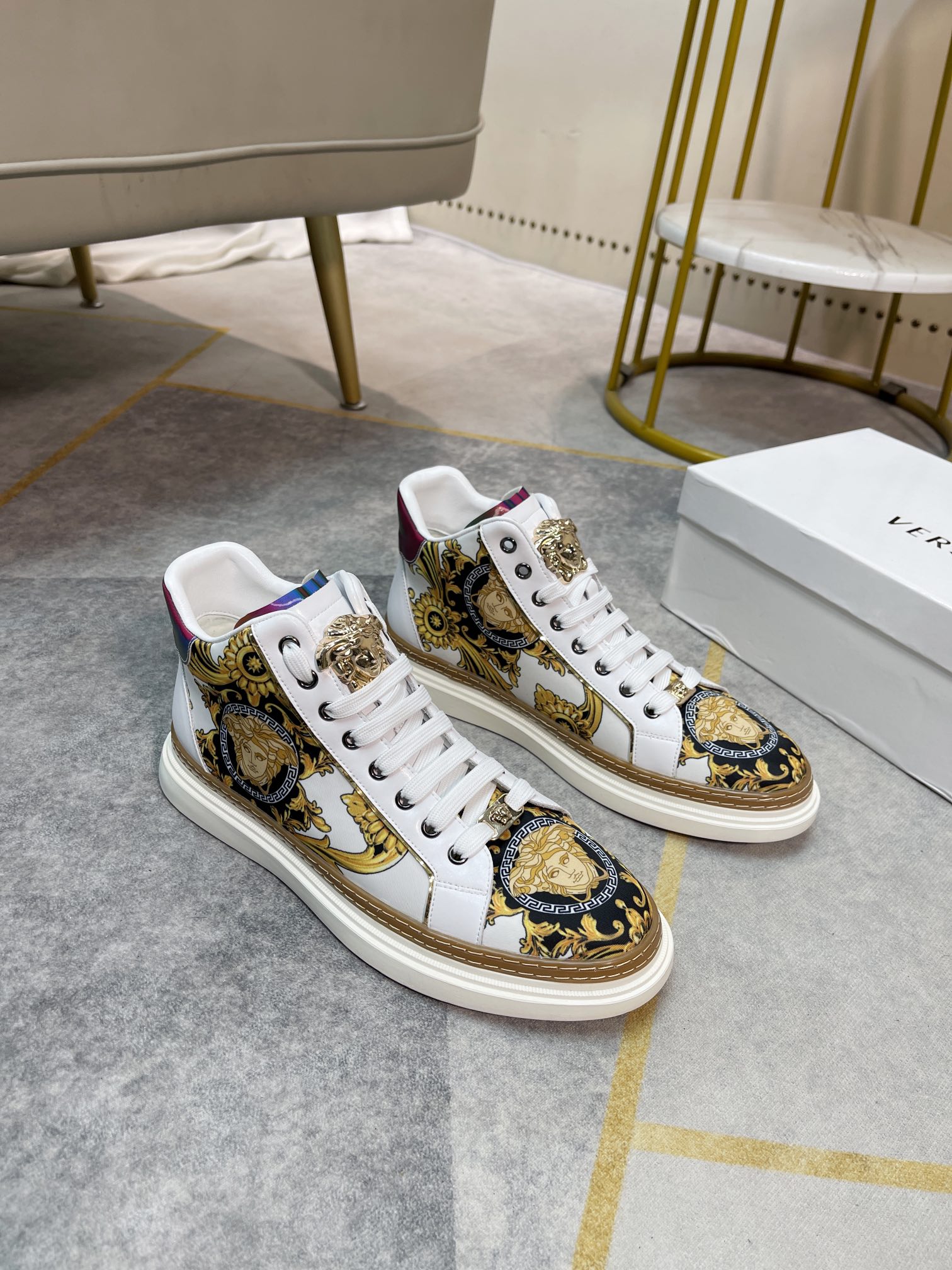 🇮🇹🇮🇹🚹🚹⚡️Zapatos altos informales de la marca Versace, parte superior de tela estampada con costuras de …