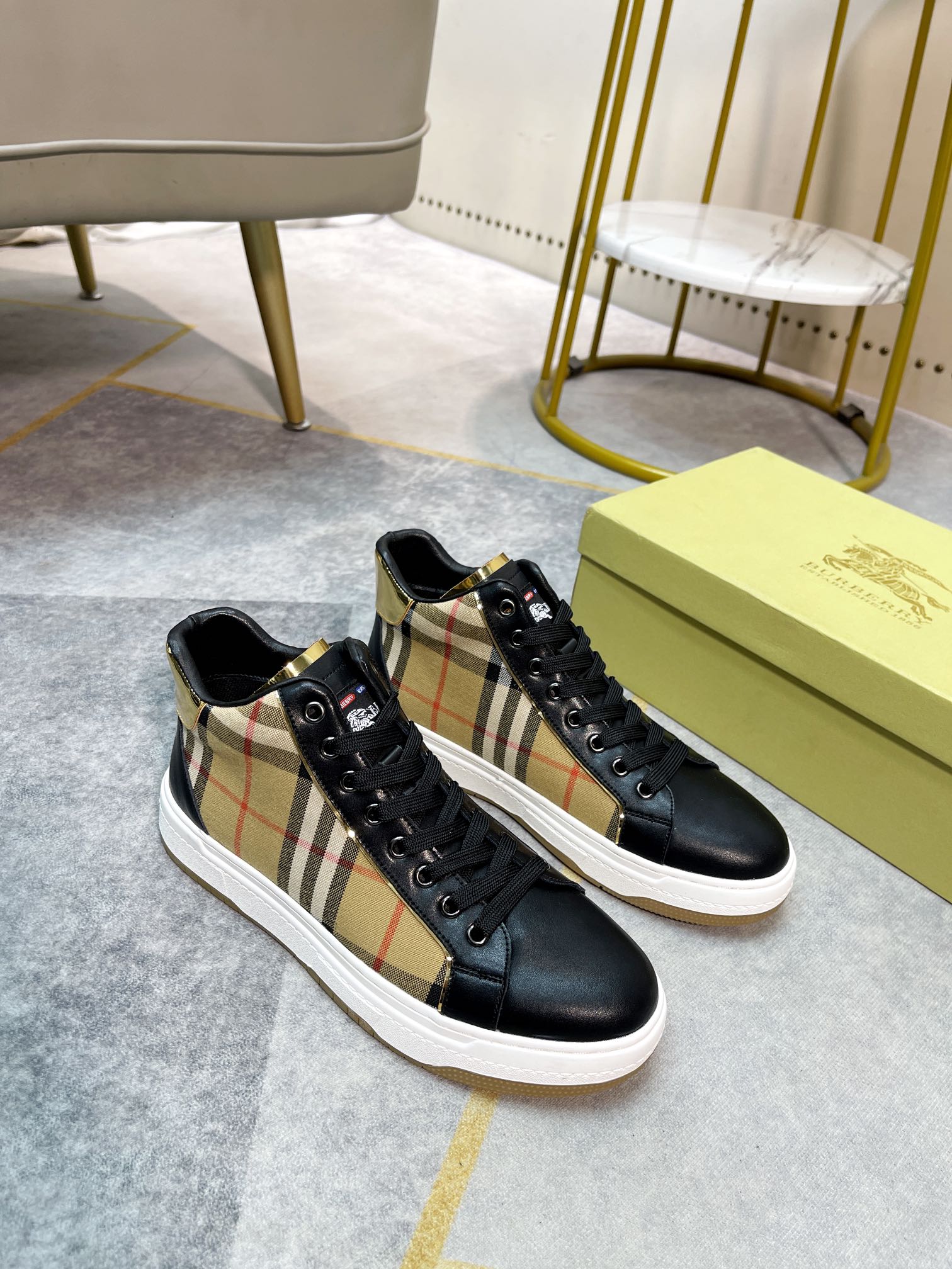 🇮🇹🇮🇹🚹🚹⚡️Zapatos altos informales de la marca Burberry de moda, tejido estampado con costuras de cuero d…