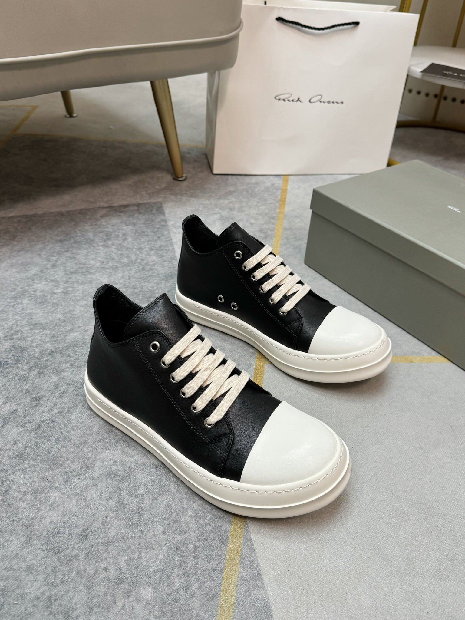 NO:744745,[High-end version] Owens' popular trendy shoes, imported first-layer cowhide upper, original outsole, exquisite packaging. Size 35-44.45 46 customized,,cowhide19860909【高端版】欧文斯爆款潮鞋,进口头层牛皮鞋面,原版大底,精致包装. 码数35-44.45 46定做,,cowhide,Men's shoes