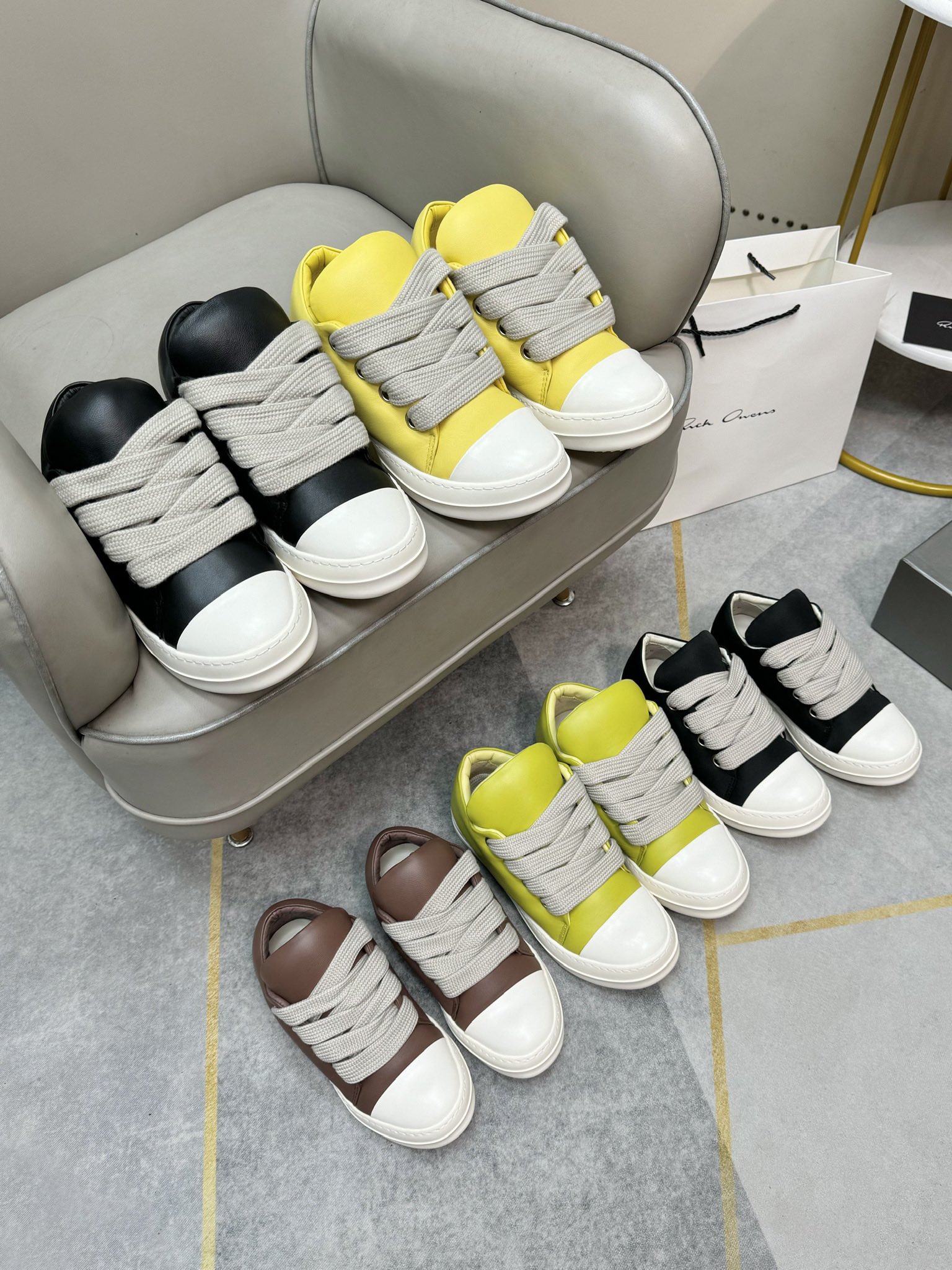 NO:744782,.[High-end version] The most powerful bread shoes on earth, Owens’ popular chubby shoes, size 35-46,19860909.【高端版】地表最强面包鞋 欧文斯爆款小胖丁,码数35-46,,Men's shoes