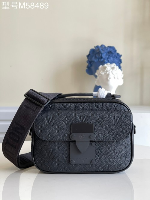 Louis Vuitton S Lock Messenger Bag in Black Taurillon Leather, 22 x 18 x 8 cm 1 Louis Vuitton S Lock Messenger Bag in Black Taurillon Leather, 22 x 18 x 8 cm