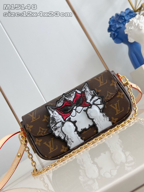 Louis Vuitton Travels With Grace Coddington Wallet On Chain Ivy Bag 1 Louis Vuitton Travels With Grace Coddington Wallet On Chain Ivy Bag