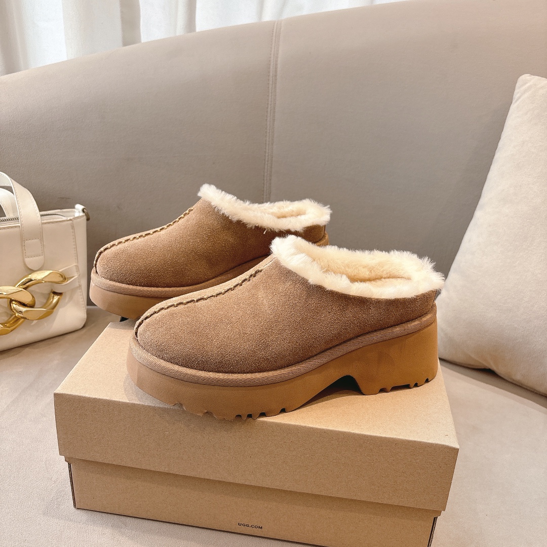 NO:485319,UGG Autumn New Women's Comfortable and Fashion Solid Sole Thick Sole Bag-toe Casual Mermaid Drag 1162510 Upper is made of imported cowhide, made of mark thread, full wool inside, wedge outsole, EVA foaming Color, maroon, mustard, walnut, black, size 35-40, semi-drag fur shoes, cowhide19860909UGG秋季新款女士舒适时尚纯色厚底包头一脚蹬休闲人鱼拖 1162510 鞋面采用进口牛皮反绒, 马克线制作 内里全羊毛 坡跟大底,EVA发泡 颜色,栗色,芥菜色,胡桃木,黑色, 码数35～40码,半拖毛毛鞋,cowhide,Women's Shoes