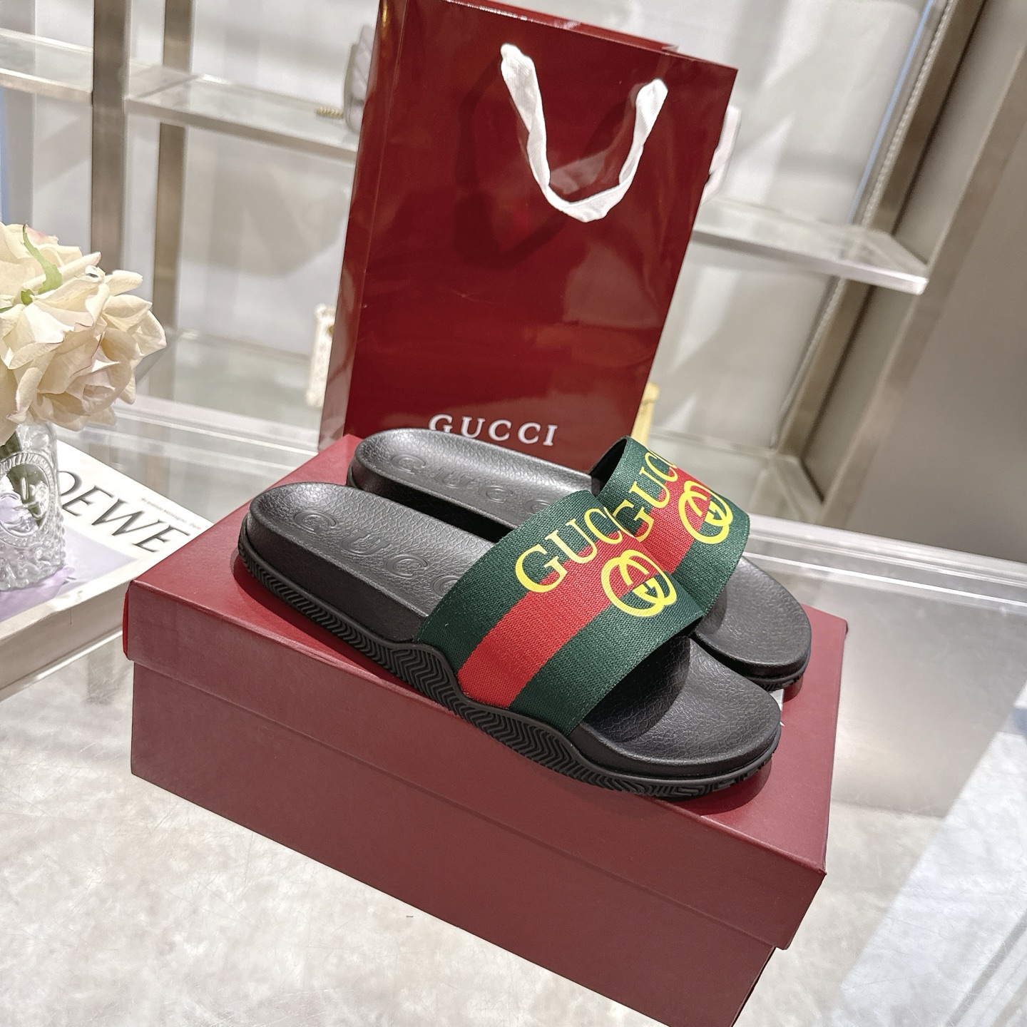NO:246937,Gucci official website Good Game Slippers Sandals In this special edition series, the acronym of the founder of the brand Guccio Gucci gives a new meaning. In the game world, 