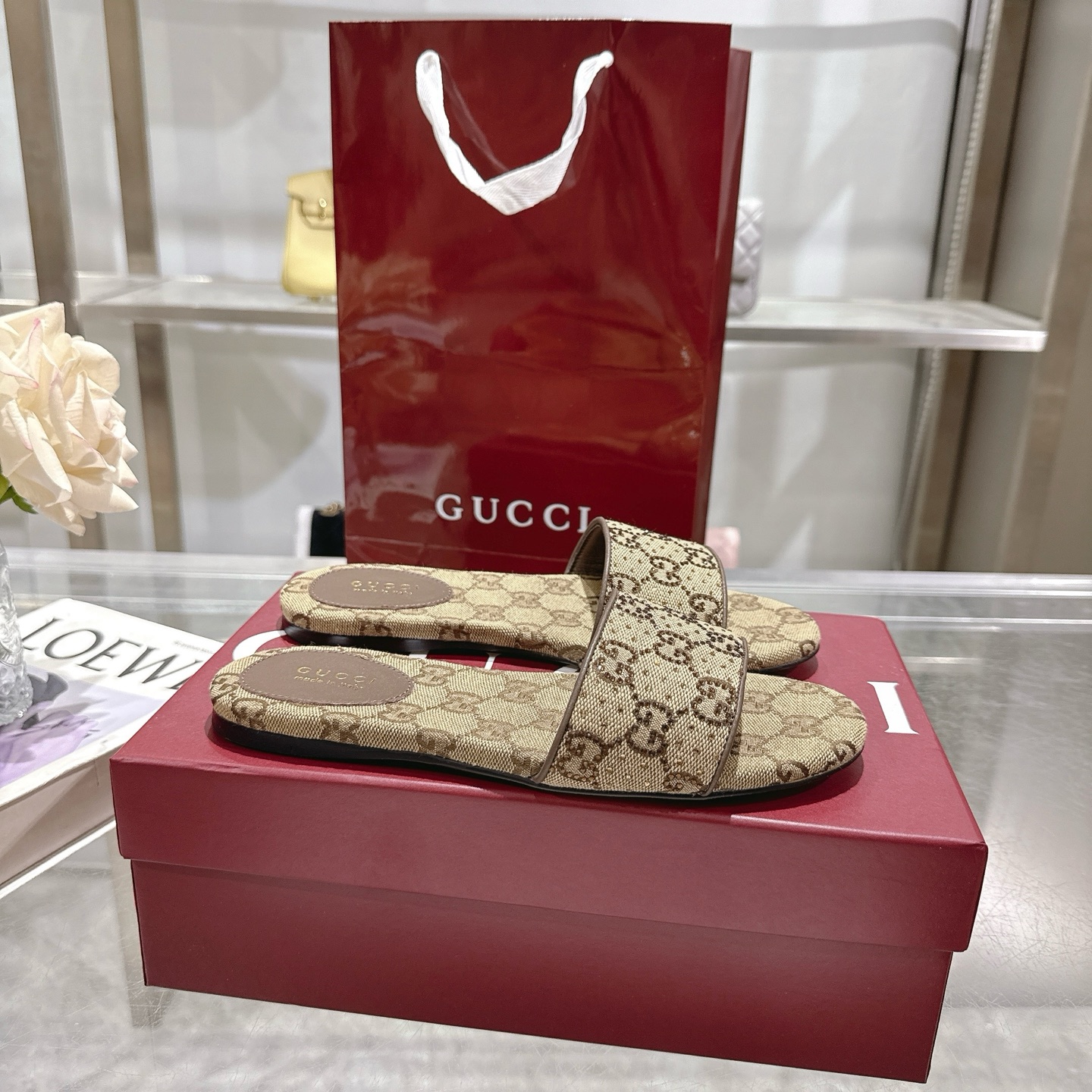 NO:448227,P New Rhinestone Decorative Women's Beach Sandals This sandal is defined by diamond GG details and is made of GG canvas. It combines exquisite materials with the inherited theme to add a delicate touch to the warm weather set. Apricot GG canvas diamond hot noodles Diamond noodles Beach sandals Rubber sole Flats Made in Italy Size 36~42 sizes, slippers, sandals, slippers19860909P 新款水钻装饰女士沙滩凉拖鞋 这款凉鞋由钻石GG细节定义,采用GG帆布制作,将精致的材料与传承主题相结合,为温暖天气的套装增添精致触感. 杏色GG帆布钻石烫面 钻石面 沙滩凉拖鞋 橡胶鞋底 平底 意大利制造 码数 36～42 码,拖鞋,sandals,slippers,Women's Shoes