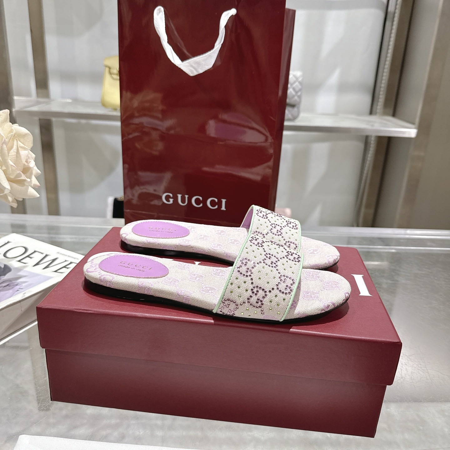 NO:448240,P New Rhinestone Decorative Women's Beach Sandals This sandal is defined by diamond GG details and is made of GG canvas. It combines exquisite materials with the inherited theme to add a delicate touch to a warm weather suit. Black GG canvas diamond hot noodles Diamond noodles Beach sandals Rubber sole Flats Made in Italy Size 36~42 sizes, slippers, sandals, slippers19860909P 新款水钻装饰女士沙滩凉拖鞋 这款凉鞋由钻石GG细节定义,采用GG帆布制作,将精致的材料与传承主题相结合,为温暖天气的套装增添精致触感. 黑色GG帆布钻石烫面 钻石面 沙滩凉拖鞋 橡胶鞋底 平底 意大利制造 码数 36～42 码,拖鞋,sandals,slippers,Women's Shoes