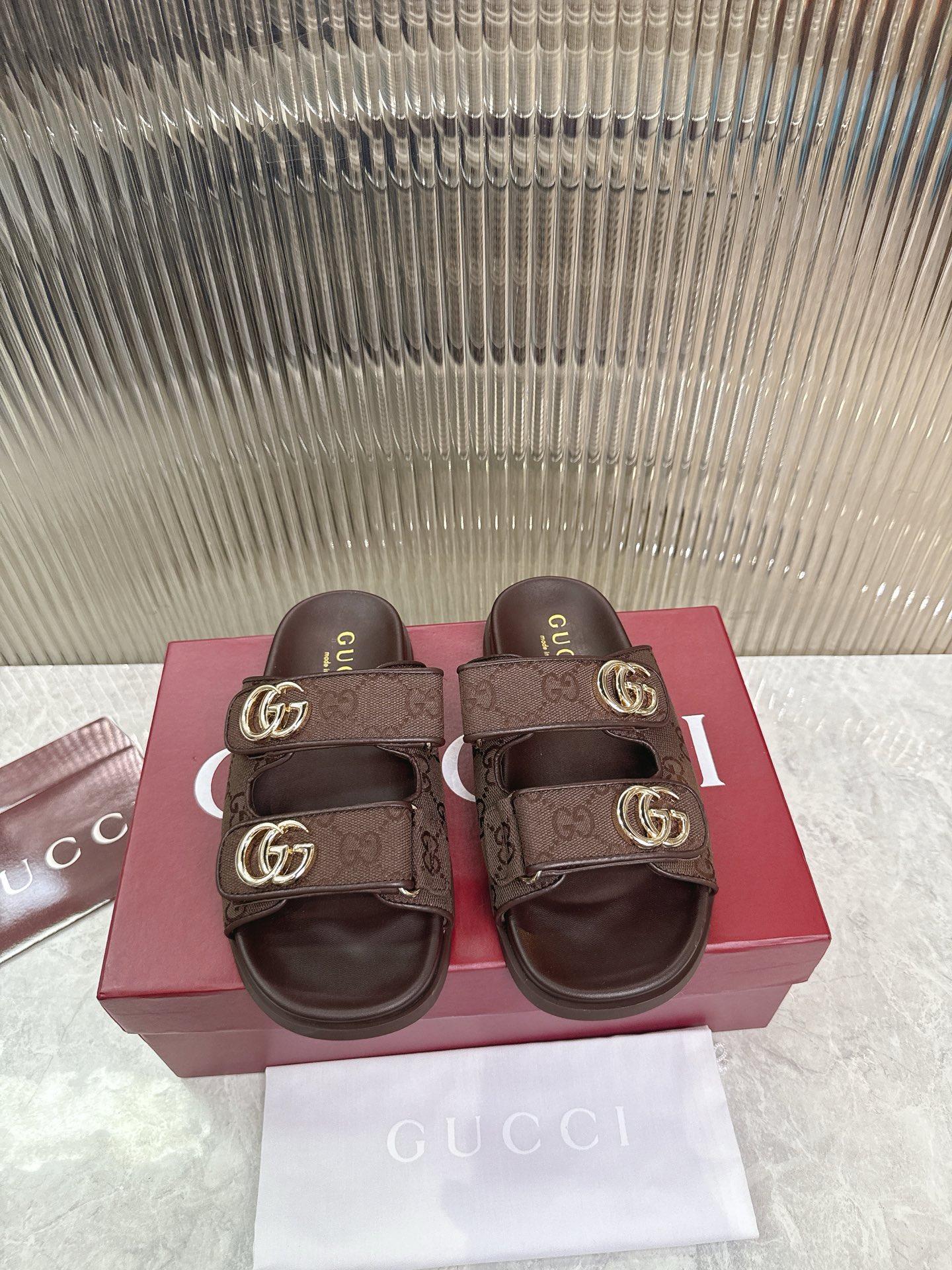 Gucci 新款双排五金配件女士双G凉拖鞋