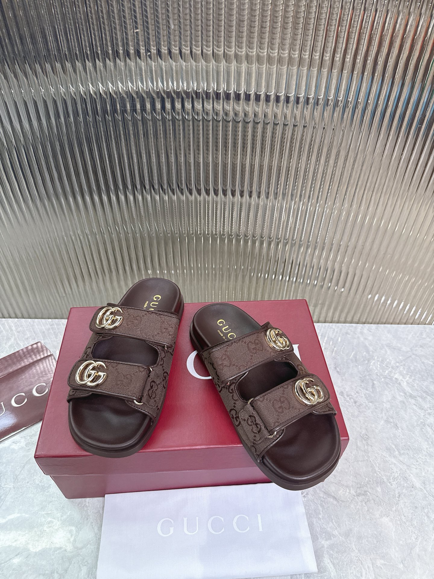 Gucci 新款双排五金配件女士双G凉拖鞋