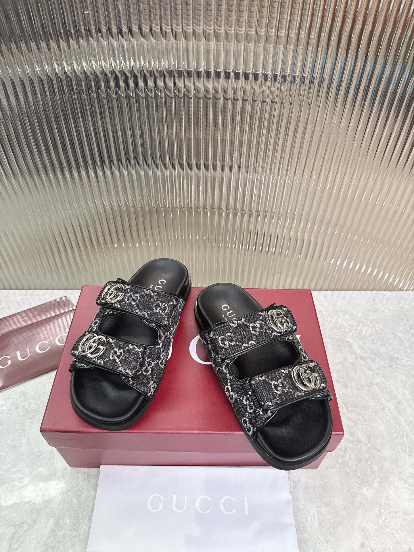 Gucci 新款双排五金配件女士双G凉拖鞋