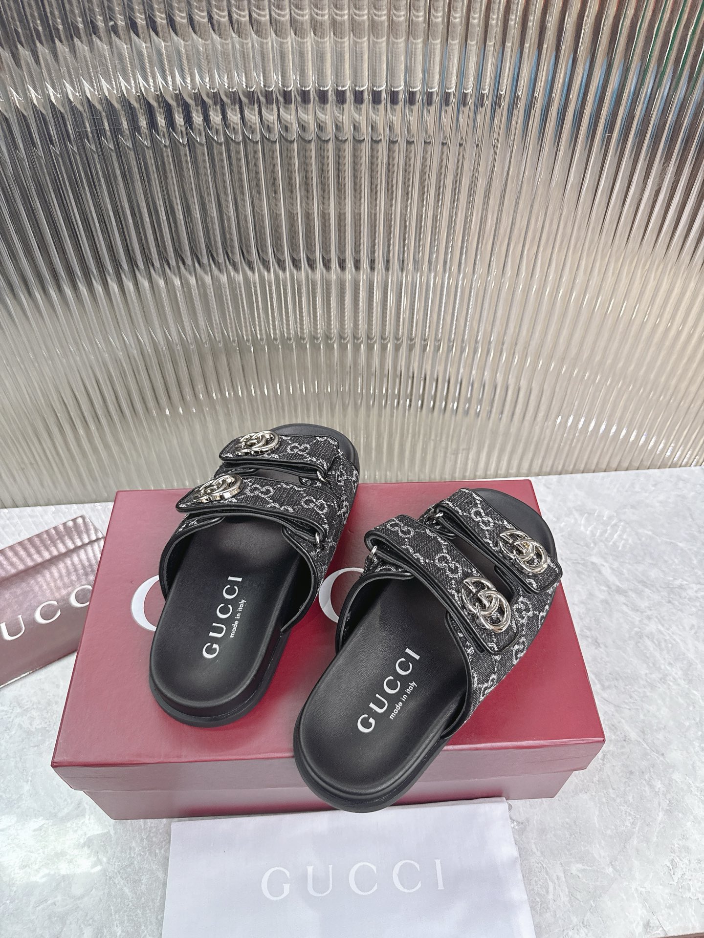 Gucci 新款双排五金配件女士双G凉拖鞋