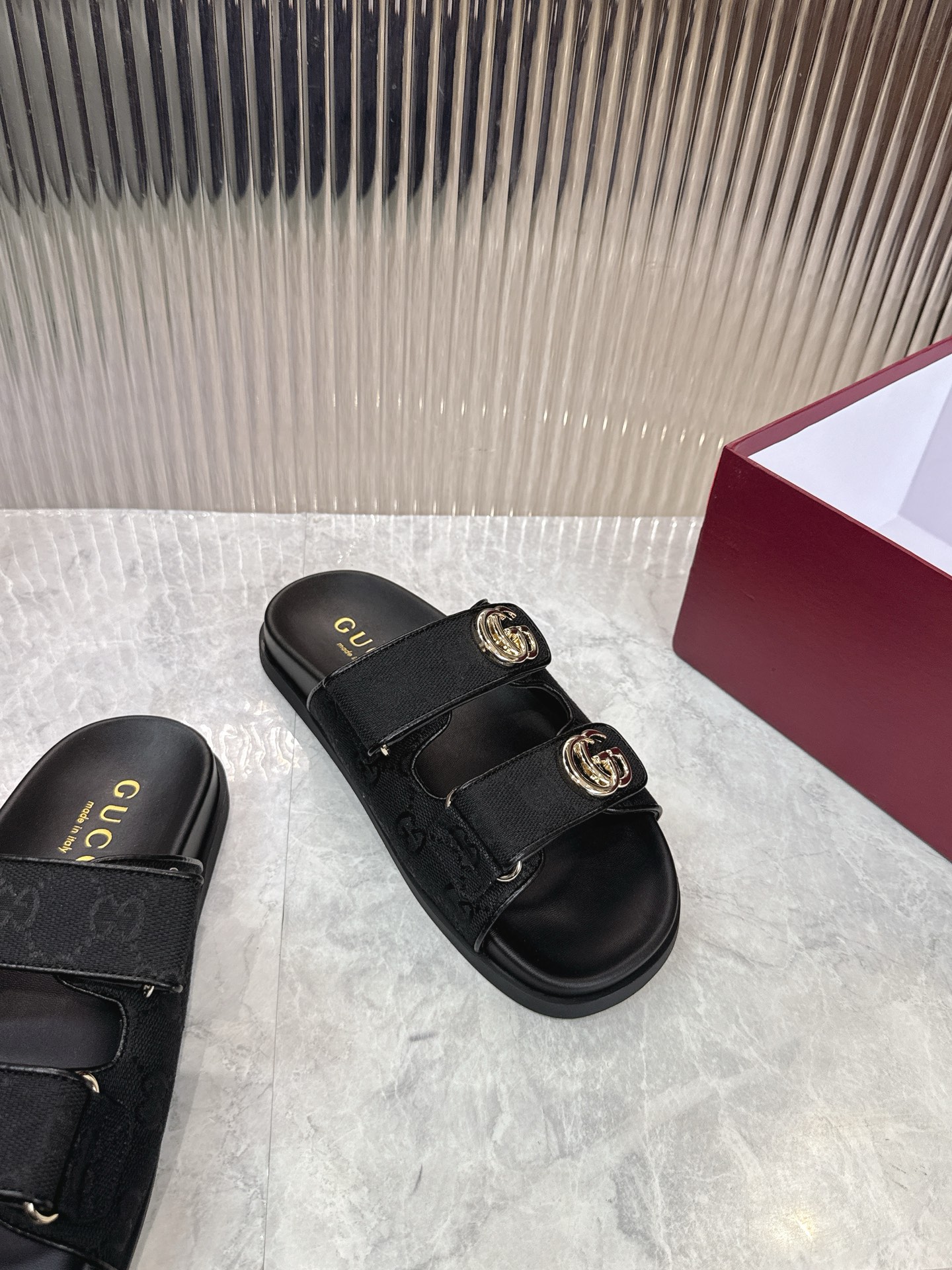 Gucci 新款双排五金配件女士双G凉拖鞋