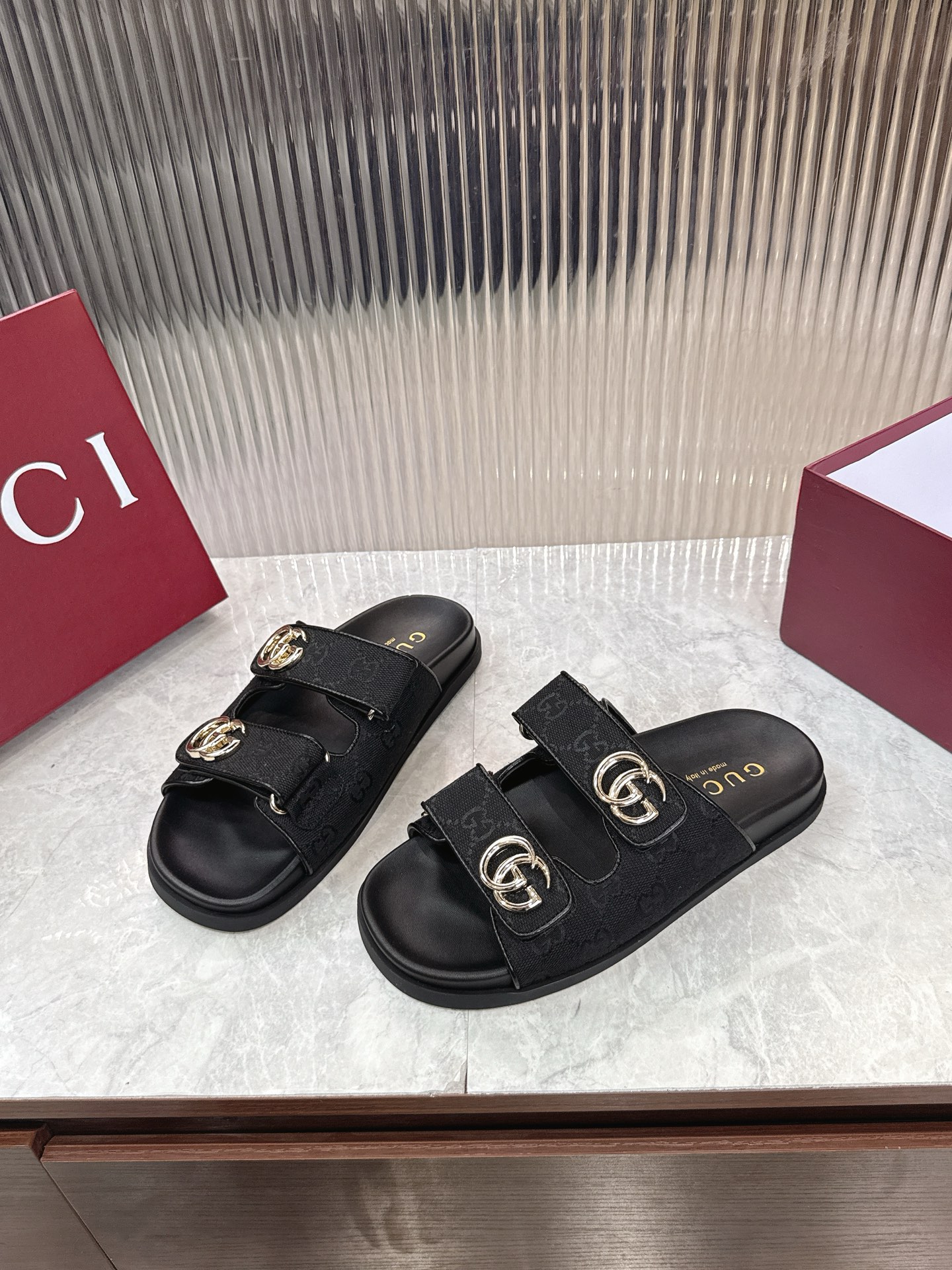 Gucci 新款双排五金配件女士双G凉拖鞋