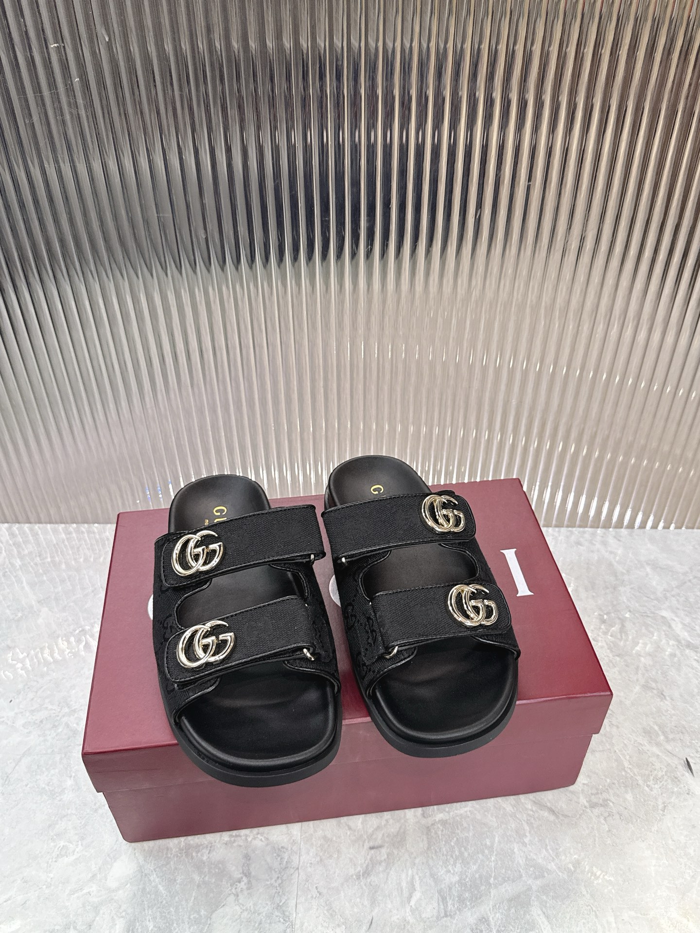 Gucci 新款双排五金配件女士双G凉拖鞋